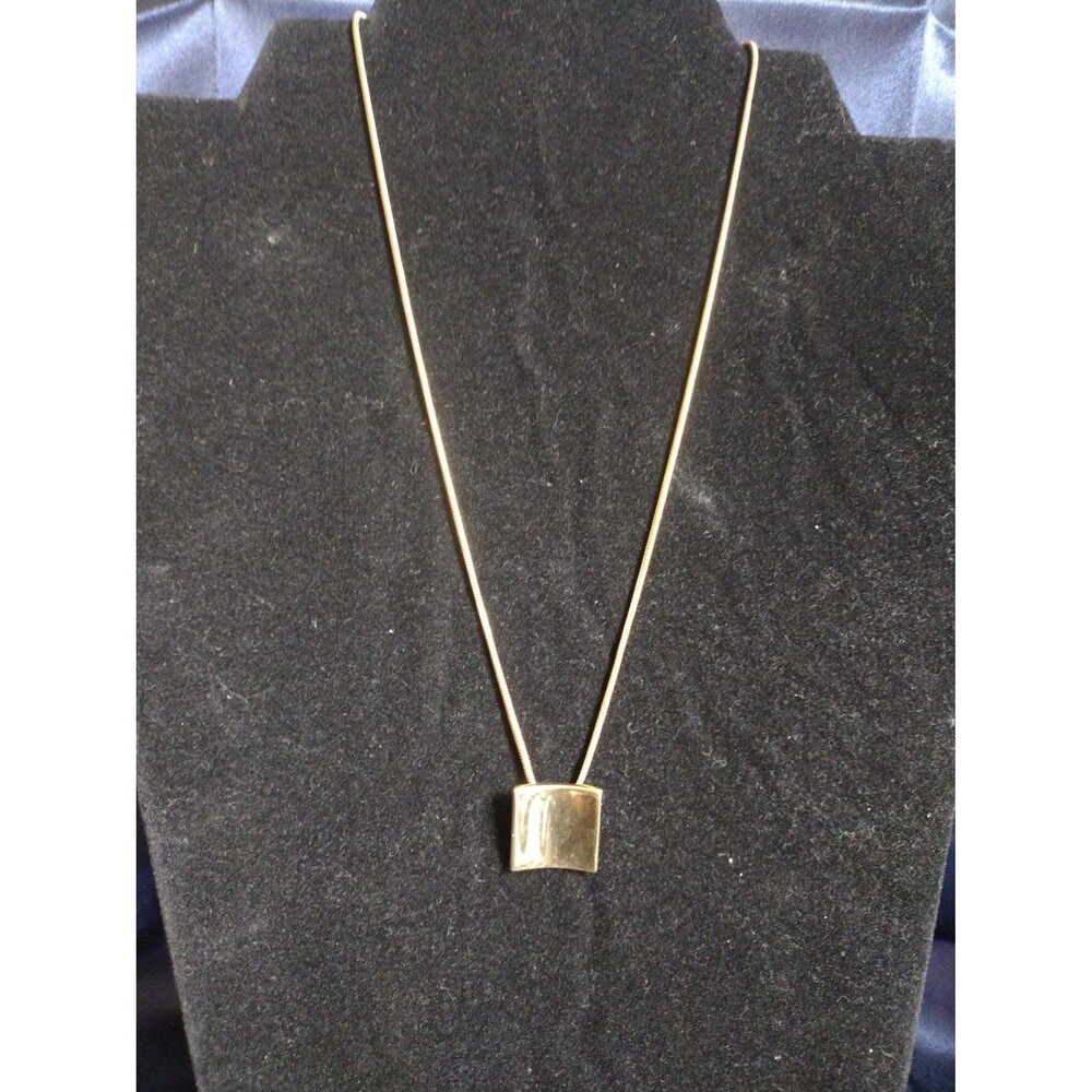 Goldtone fashion necklace
